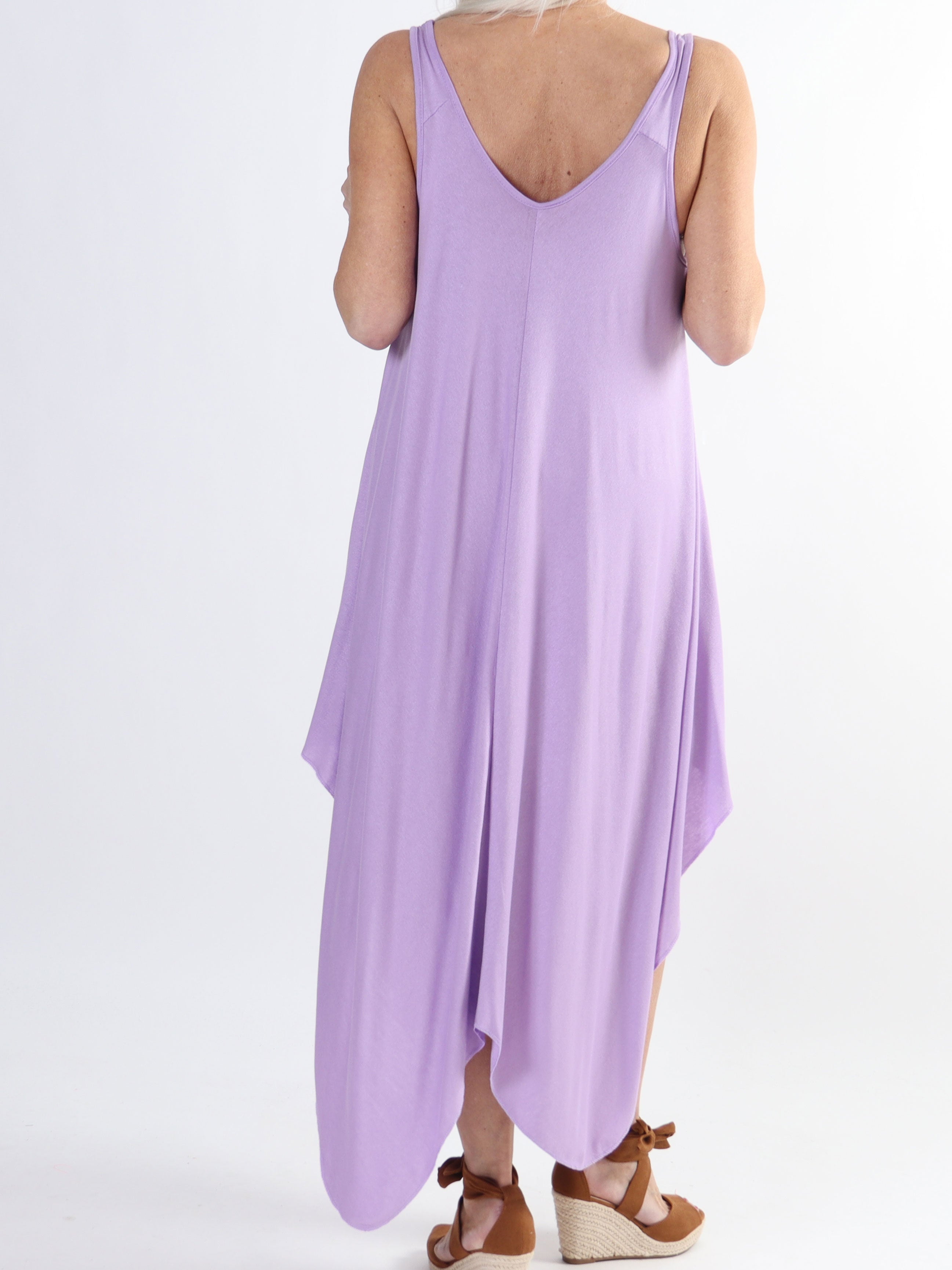 Veronica - Ensfarvet plus size kjole med brede stropper